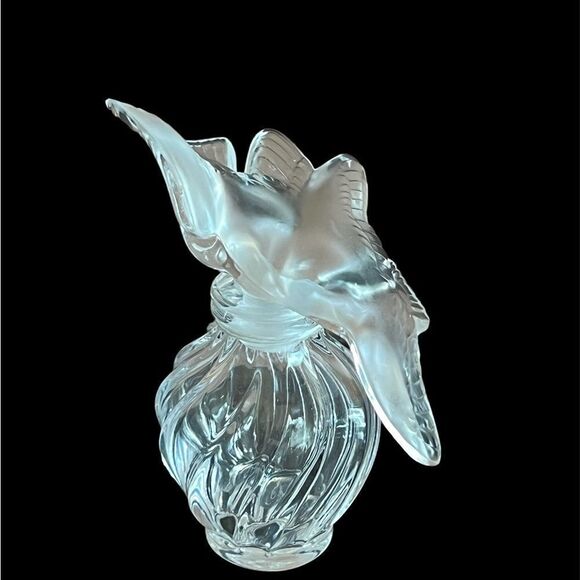 Lalique France vintage L’ari du temps kissing doves parfume bottle